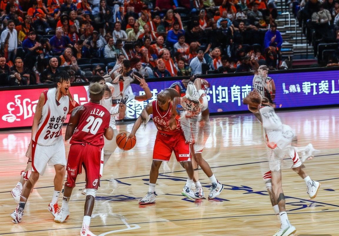 2020 CBA季后赛上海广厦对决：战术解析与精彩瞬间回顾(图1)